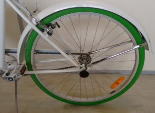 Witte lichtgewicht fiets met groene banden